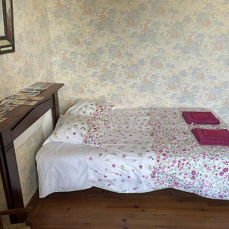 B&B Chambres D'Hotes Ferme Mahyas Saint-Jean-de-Savigny Exterior photo