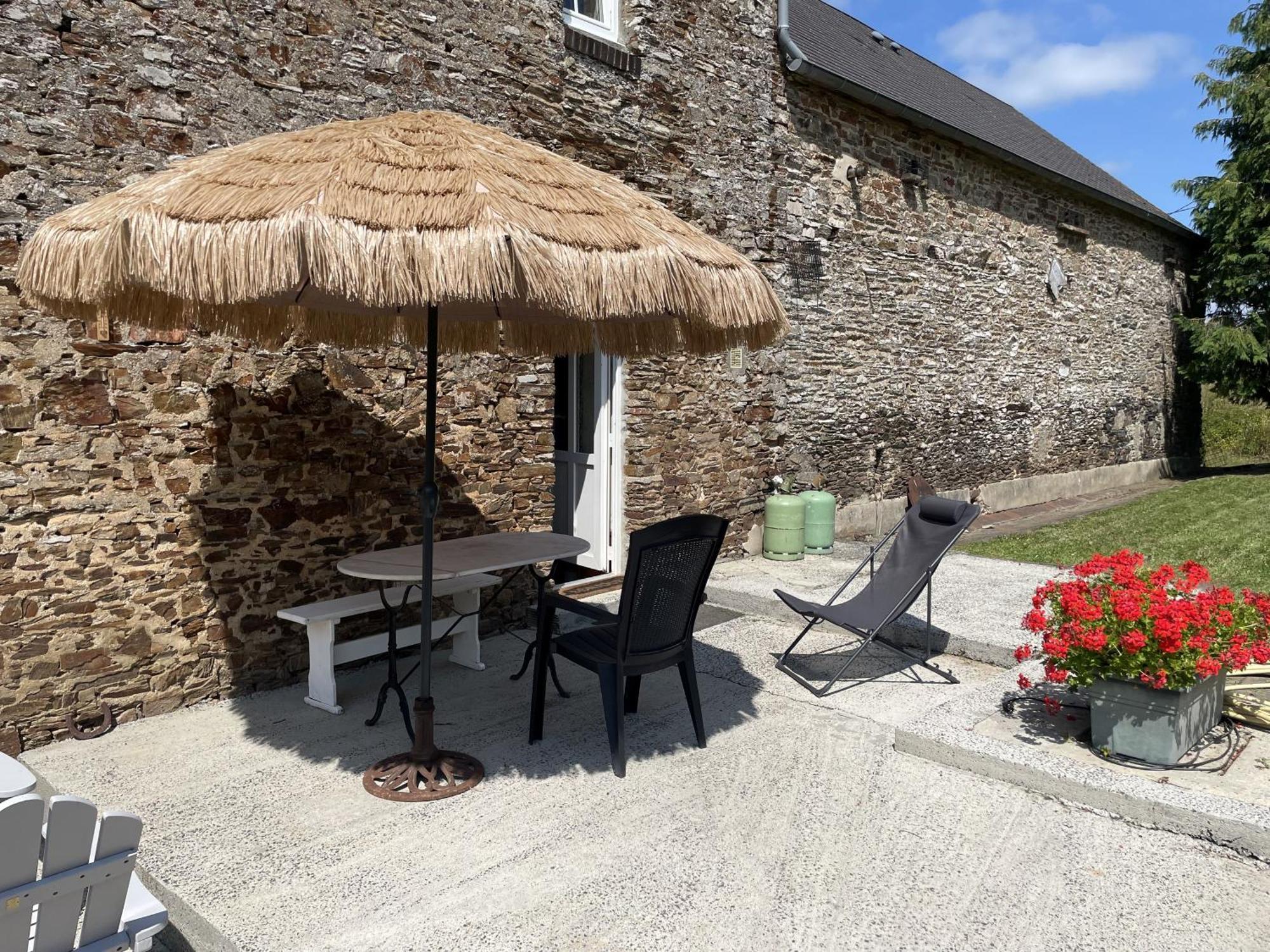 B&B Chambres D'Hotes Ferme Mahyas Saint-Jean-de-Savigny Exterior photo