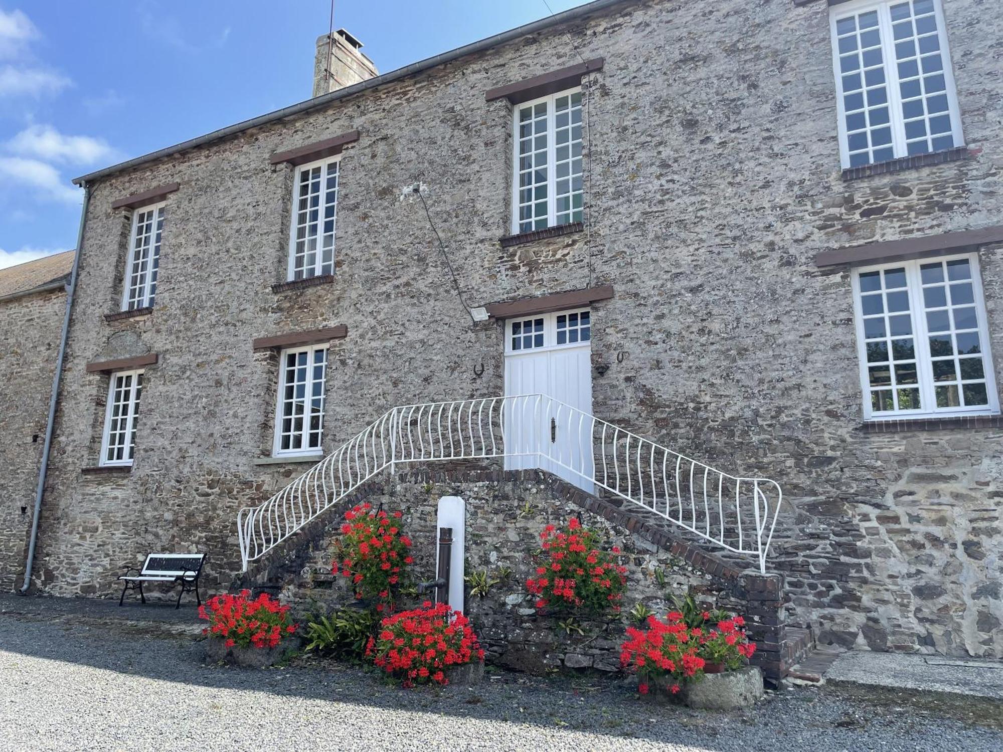 B&B Chambres D'Hotes Ferme Mahyas Saint-Jean-de-Savigny Exterior photo